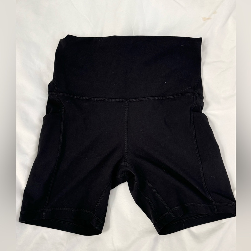 Lululemon biker shorts with pocket size 6